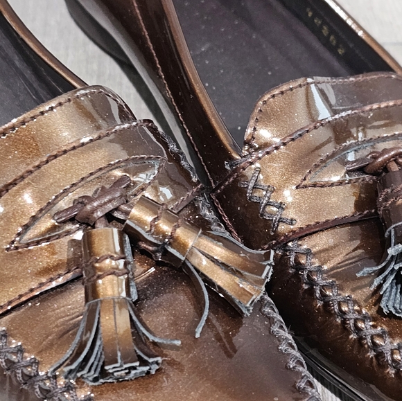 STUART WEITZMAN Bronze Metallic Patent Leather Pointed Toe Tassel Loafers 7M - Picture 5 of 10